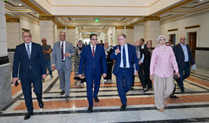 في إطار متابعته لاستعدادات بدء الدراسة بجامعة القاهرة الأهلية:</a>