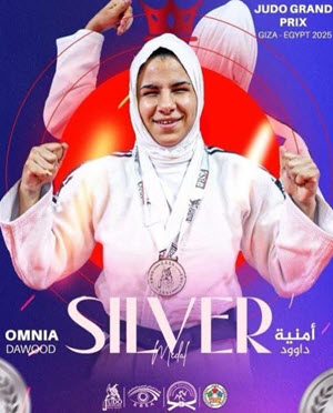 رئيس جامعة القاهرة يهنئ الطالبة أمنية الحسيني بكلية الاقتصاد لفوزها في منافسات بطولة الجائزة الكبرى لجودو المكفوفين بمشاركة 237 لاعبا ولاعبة من27 دولة.‎</a>