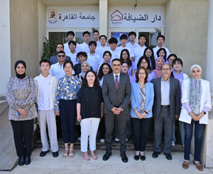 جامعة القاهرة تنظم أول مدرسة صيفية بمشاركة طلاب من الصين، وبالتعاون مع معهد اللغات الإفريقية والآسيوية بجامعة شنغهاي للعلوم الدولية.‎