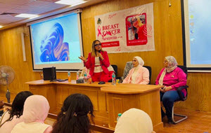 طب وجراحة جامعةالقاهرة الأهلية تحتفى باكتوبر الوردى بندوة توعويةحول سرطان الثدي وضرورة الفحص المبكر لاكتشافه.‎