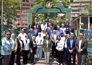 في اجتماعه بالمركز الاجتماعي لجامعة القاهرة: مجلس شئون خدمة المجتمع يناقش التكامل بين الدور الأكاديمى للجامعة ودورها المجتمعى والبيئي.