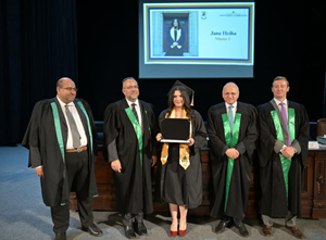 جامعة القاهرة تحتفل بتخريج دفعة جديدة من كلية حقوق السوربون بجامعة القاهرة.‎