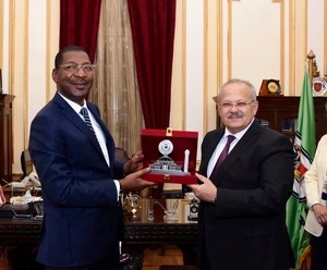Cairo University President Meets President of Burkina Faso National Assembly to Discuss Providing Student Scholarships and Professors Exchange