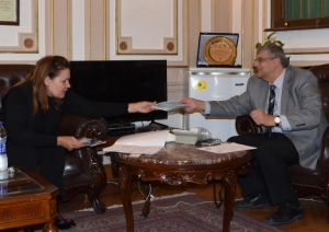 Cairo University Receives Latvian Ambassador in Cairo to Discuss Aspects of Cooperation