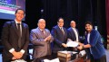 رئيس جامعة القاهرة يكرم الفائزين في مهرجان الجامعة للعروض المسرحية الطويلة، وفي مهرجان 