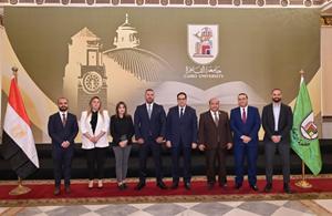 جامعة القاهرة تبحث تعزيز التعاون مع البورصة المصرية لنشر الثقافة المالية والاستثمارية‎