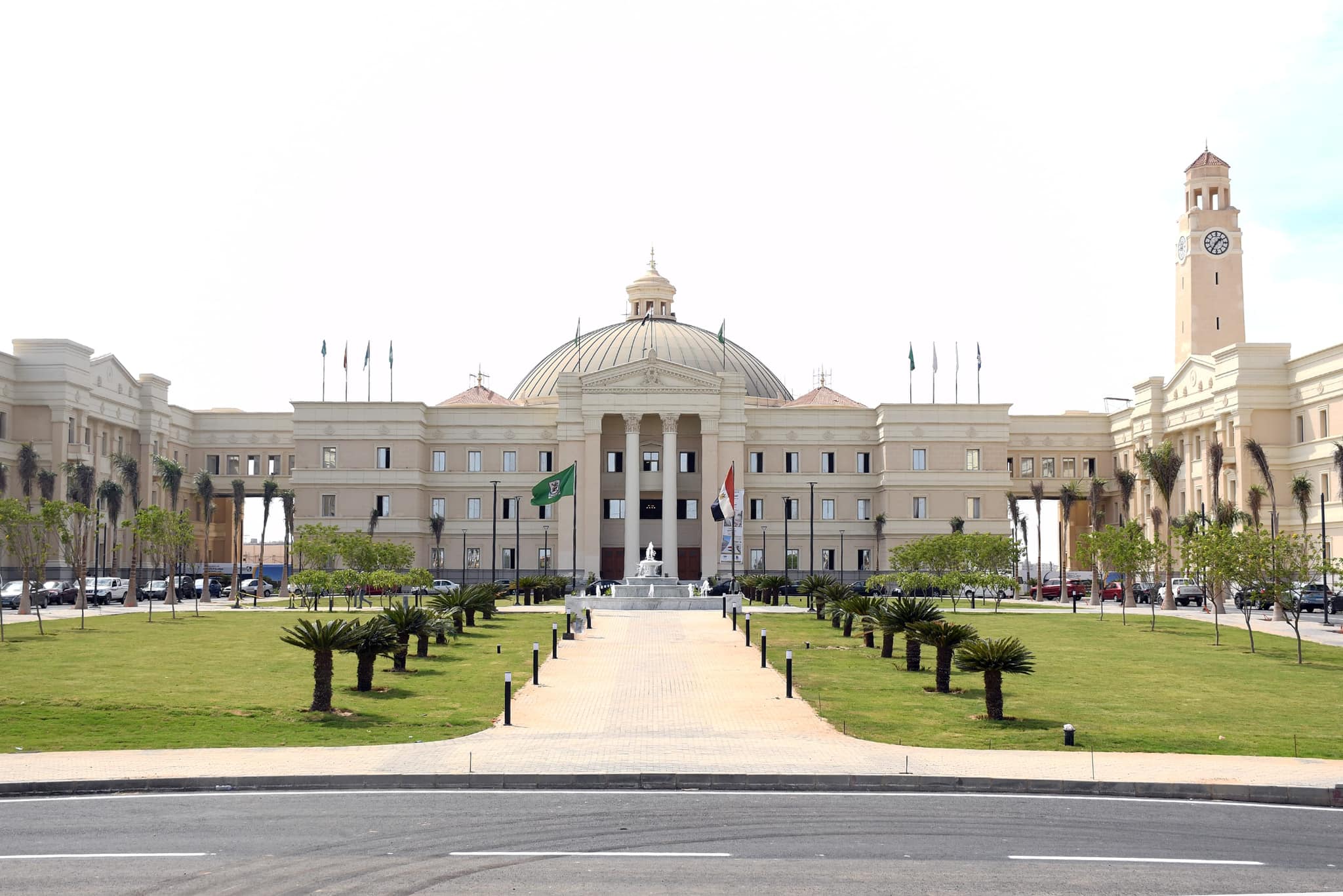 جامعة القاهرة تعلن القائمة النهائية بأسماء السادة المتقدمين لمنصب عميد المعهد القومي للأورام</a>