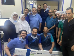 نجاح فريق طبى بجامعة القاهرة في إجراء أول تدخل من نوعه بمستشفيات الجامعة لتغيير الصمام الأورطي باستخدام تقنية القسطرة TAVI وبدعم من جهاز ECMO لمريض في حالة حرجة نتيجة ضيق متكلس حاد وانسدادات شديدة معقدة بالشرايين التاجية.‎