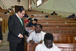 رئيس جامعة القاهرة يتفقد سير امتحانات الفصل الدراسي الأول بعدد من الكليات ويؤكد الالتزام الكامل بالضوابط المنظمة للعملية الامتحانية‎