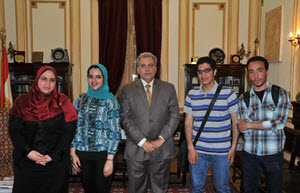President of Cairo University During His Meeting With Research Team of Kasr Al-Aini Students: “We Are Studying a Mechanism for Adopting The Students Talented in Scientific Research”