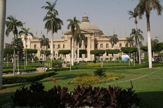 President of Cairo University Inspects the University Hostel of Beau Lac Du Caire in a Sudden Visit, Meeting Students