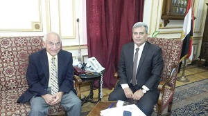 The Egyptian Scientist Farouk Al-Baz Visits Cairo University and Discusses with the University President the Role of Scientific Research in Serving National Issues