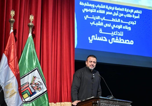 في حضور د.محمد سامي عبدالصادق وقيادات الجامعة: شباب جامعة القاهرة يشغلون كامل مقاعد قاعة الاحتفالات الكبرى في لقاء الداعية مصطفى حسني حول الخطاب الديني وبناء الوعي لدى الشباب.‎