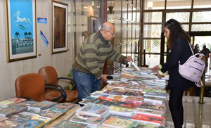 جامعة القاهرة تقيم معرضا للكتاب بمشاركة مجموعة كبيرة من دور النشر مع المكتبة المركزية الجديدة بالجامعة‎