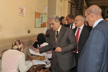 Cairo University President Inspects First Term Exam Work Progress at Some Campus Faculties
