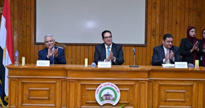 رئيس جامعة القاهرة يشهد احتفالية نادى أعضاء هيئة التدريس لتكريم أبناء الأعضاء المتفوقين في مختلف المراحل الدراسية.‎