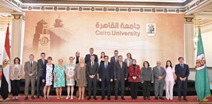 رئيس جامعة القاهرة يلتقى وفد لجنة الثقافة والتعليم والاتصال والرياضة بمجلس الشيوخ الفرنسى.‎