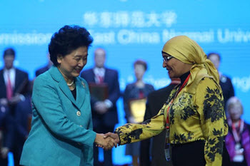 A Professor at Cairo University Wins Award of Confucius Institutes Best Director Around the Globe