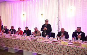 في أجواء رمضانية سادها الود والتفاعل.. رئيس جامعة القاهرة يشارك طلاب جامعة القاهرة الاهلية والفرع الدولي مائدة السحور ويؤكد أهمية التواصل المباشر مع الطلاب.‎