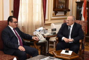 Cairo University President Meets Kazakhstan Ambassador in Cairo to Discuss Cooperation in Educational and Research Fields
