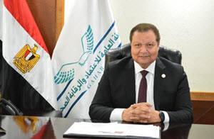 الدكتور محمد سامي عبد الصادق رئيس جامعة القاهرة يهنئ الدكتور أحمد طه ،رئيس الهيئة العامة للاعتماد والرقابة الصحية، بمناسبة فوزه بجائزة الطبيب العربي لعام 2025‎