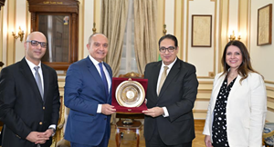 رئيس جامعة القاهرة يشيد بعمق العلاقات المصرية الأردنية ويؤكد وضع الجامعة كافة إمكاناتها لدعم الطلاب الوافدين وتخريج كوادر متميزة.‎