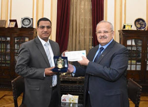 Elkhosht Awards Employee at Cairo University for Refusing Bribery
