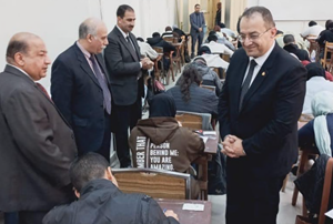 نائب رئيس جامعة القاهرة يتفقد سير امتحانات نهاية الفصل الدراسي الأول بعدد من كليات الجامعة‎