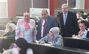 نائب رئيس جامعة القاهرة لشئون التعليم والطلاب يتفقد لجان الامتحانات بكليات طب قصر العيني وطب الأسنان والصيدلة والتمريض والطب البيطري.‎</a>