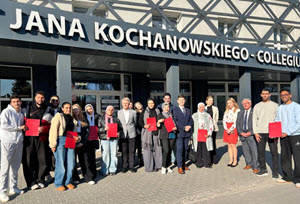 كلية العلاج الطبيعي بجامعة القاهرة تشارك في فعاليات البرنامج التعليمي الدولي المكثف بجامعة يان كوهانوفسكي ببولندا بدعم من الاتحاد الأوروبي.