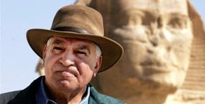 Cairo University Hosts Journalist Salah Montasser and Egyptologist Zahi Hawass in Cultural Salon